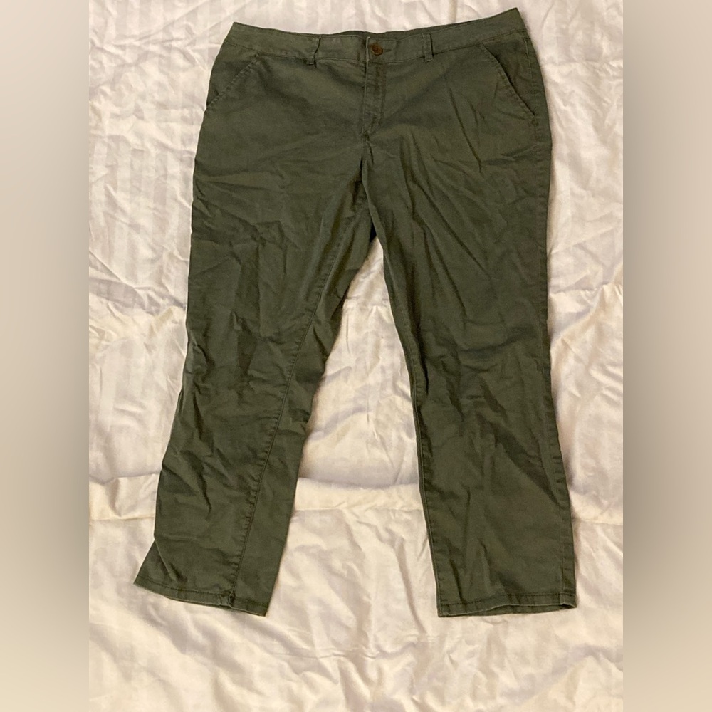 A.N.A Olive Ankle Length Pants Size 16/33